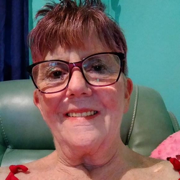 Profile Picture of Denise Picerno (@purplehayzz) on Poshmark