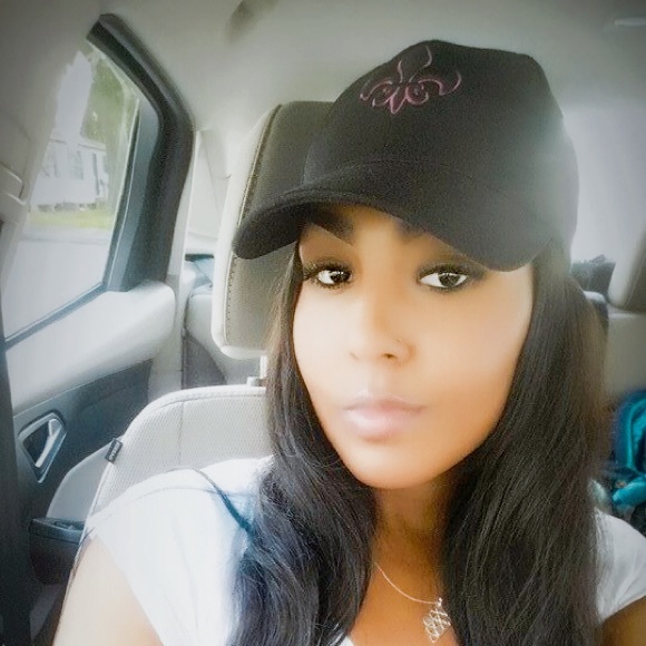 Profile Picture of Lacey Journet (@sweetlace30) on Poshmark