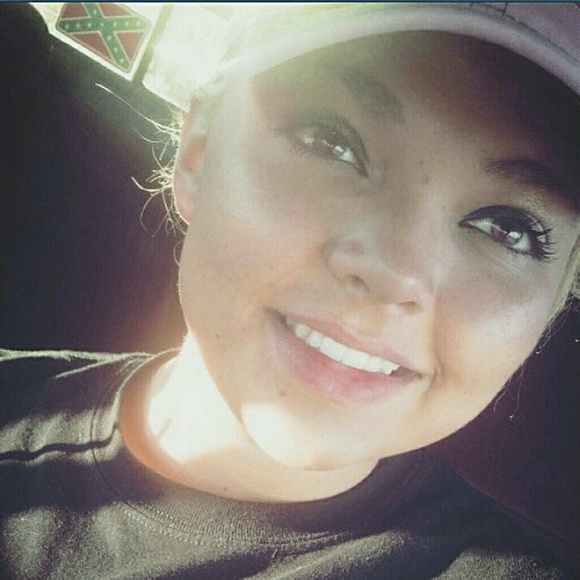 Profile Picture of Shawna Maier (@pooksie101) on Poshmark