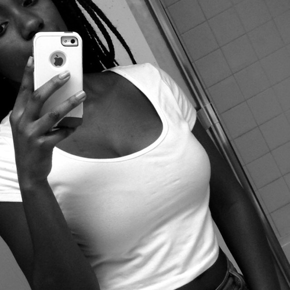 Profile Picture of Maya Woods (@doowap_xoxo) on Poshmark