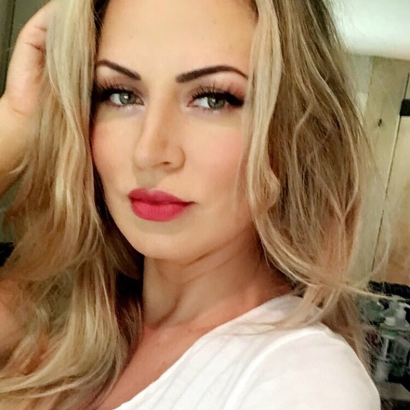 Profile Picture of Alena Gavrilyuk (@alena1820) on Poshmark
