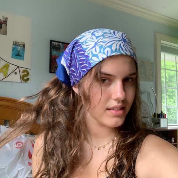 Sarah Besancon - Poshmark Profile Picture of Sarah Besancon (@sarah_besancon) on Poshmark