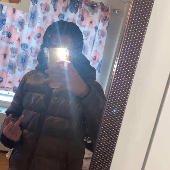 Profile Picture of E Maccin (@emaccin) on Poshmark
