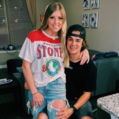 Profile Picture of Sammy (@sammickle98) on Twitter