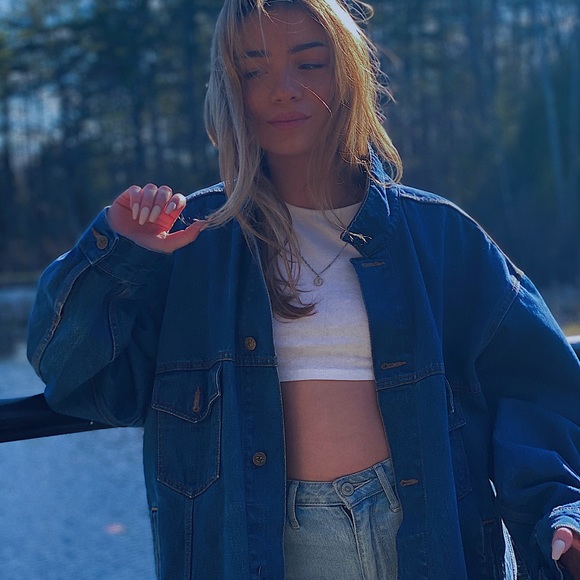 Profile Picture of Candice Canney (@candicecanney) on Poshmark