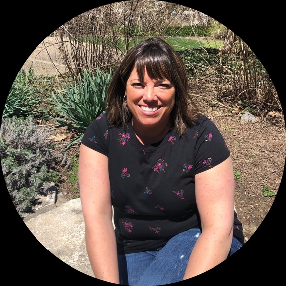 Profile Picture of Jess Fredin (@jfredin98) on Poshmark