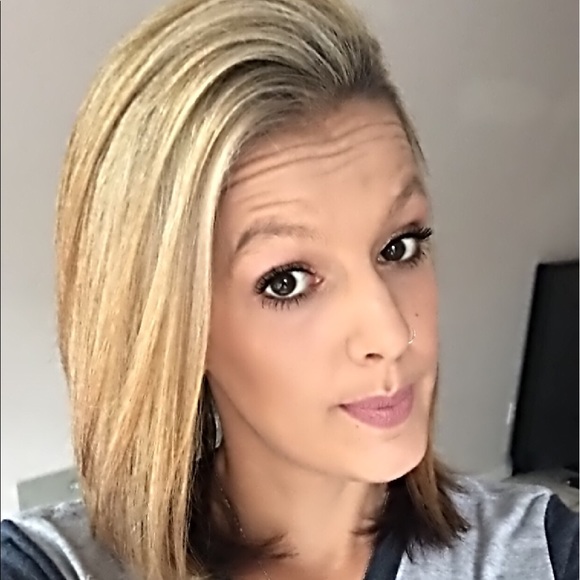 Profile Picture of Danielle Suggs (@d_suggs) on Poshmark
