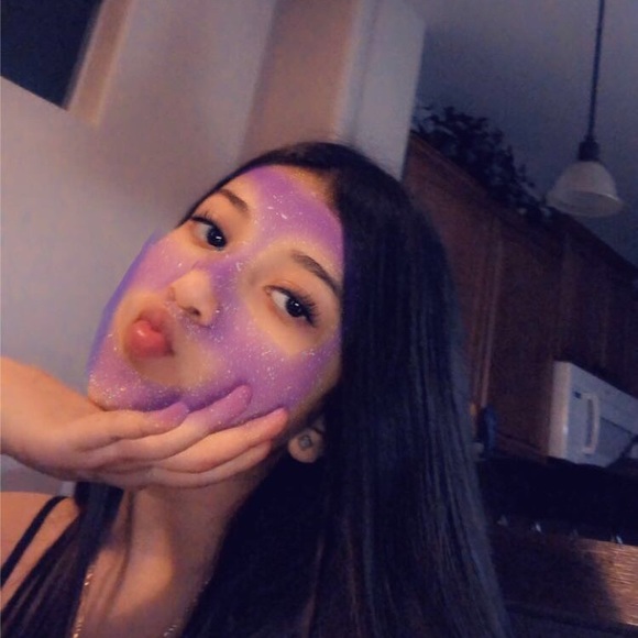 Profile Picture of Kim Castelo (@localkimberly) on Poshmark