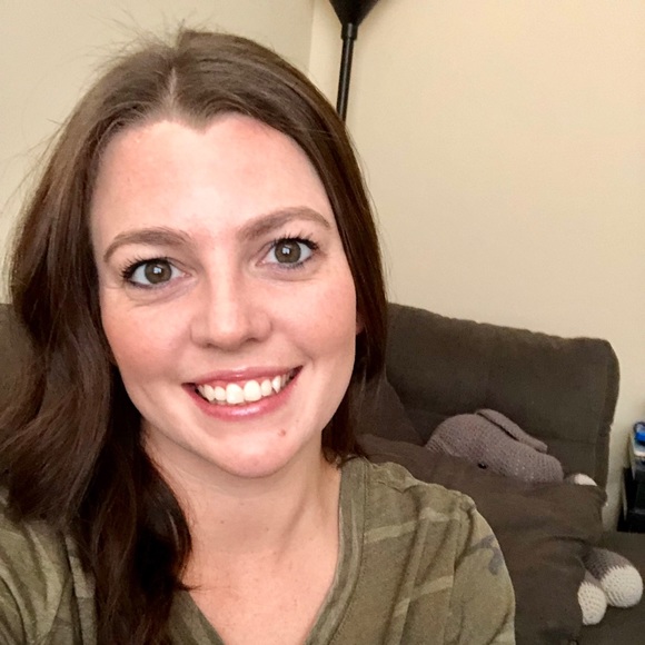 Profile Picture of Hope Thacker (@laurelhope714) on Poshmark