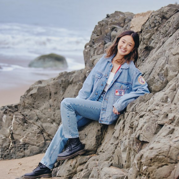 Profile Picture of Alexa Tang (@lexacakes) on Poshmark