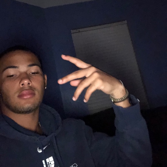 Profile Picture of Devin Lawrence (@4devin) on Poshmark