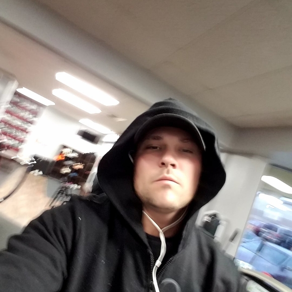 Profile Picture of Ben Neal (@nealben411) on Poshmark