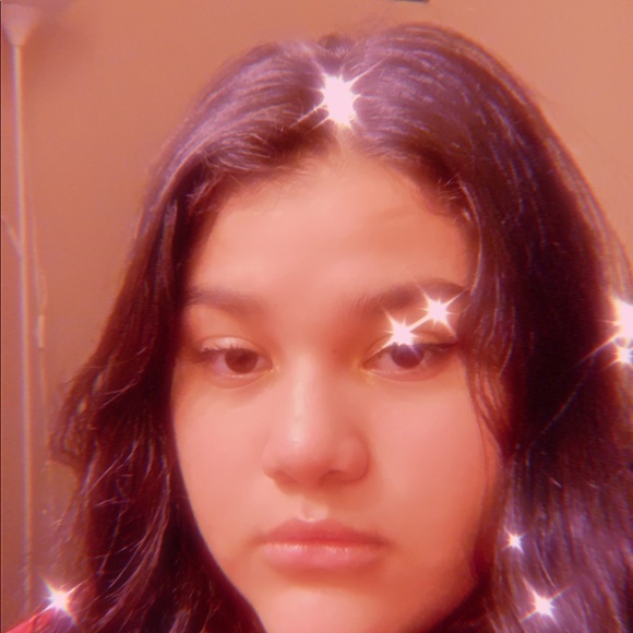 Profile Picture of Viviana Villarreal (@viviana6224) on Poshmark