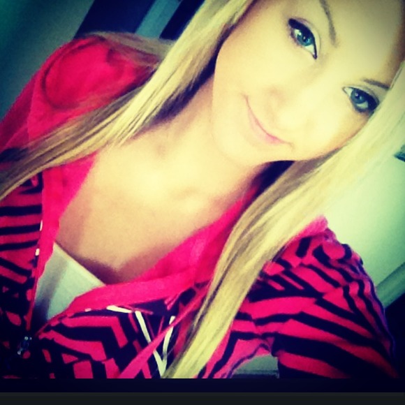 Profile Picture of Caitlin Whitsitt (@caitlinw428) on Poshmark