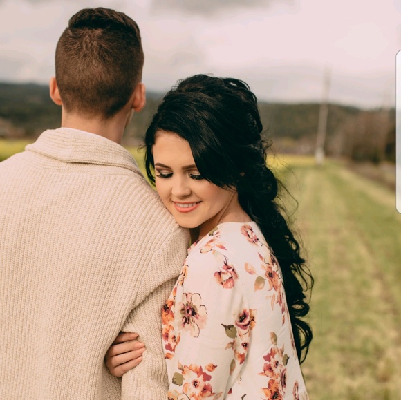 Profile Picture of Angie Stupina (@angelinastupina) on Poshmark