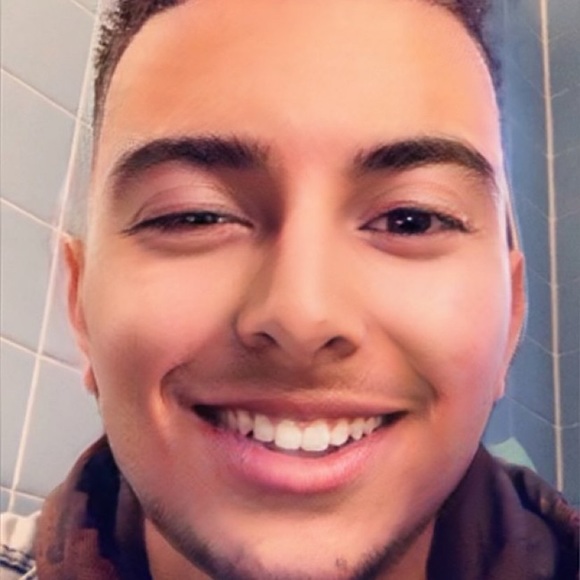 Profile Picture of Chris Gentile (@cgent99) on Poshmark