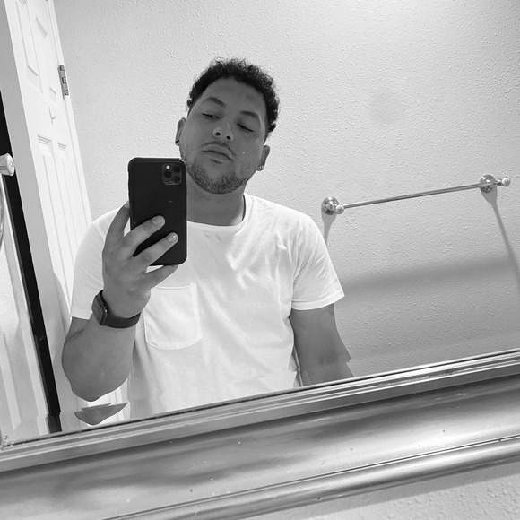 Profile Picture of Wilfredo Sánchez (@willy966) on Poshmark
