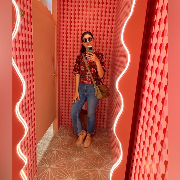 Profile Picture of Julia Lima (@j_cahet) on Poshmark