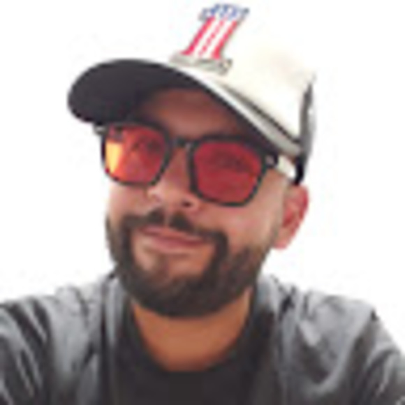 Profile Picture of Jeffrey Wiant (@jeffreywiant) on Poshmark