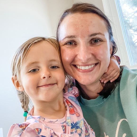 Genavieve Bissell - Poshmark Profile Picture of Genavieve Bissell (@genavieve_b) on Poshmark