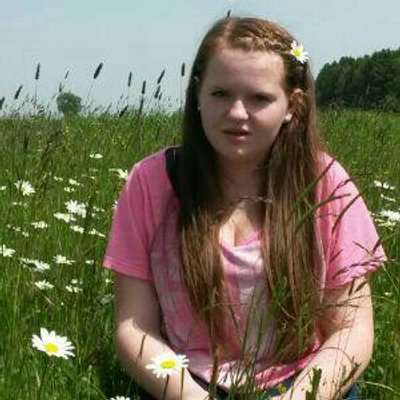 Profile Picture of Julia Bayer (@juliabayer98) on Twitter