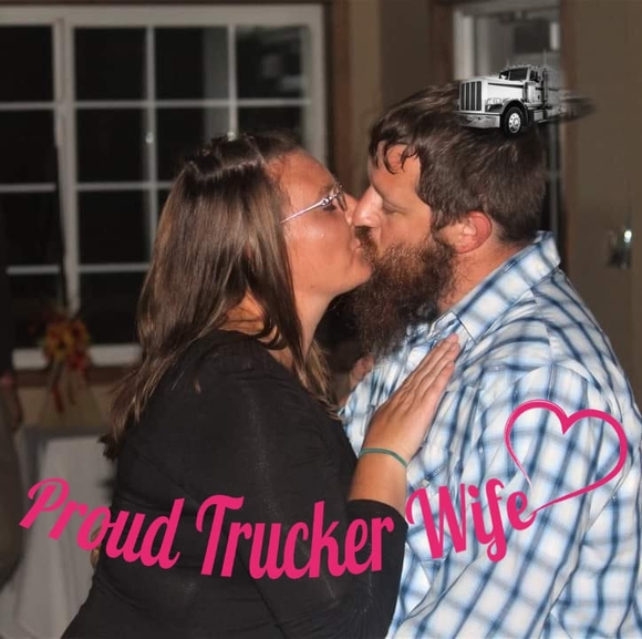 Profile Picture of Mariah Weakly (@mariahlawrence) on Poshmark