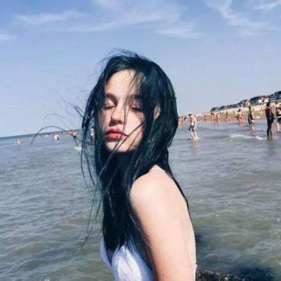 Profile Picture of Maxine Wallace (@giovannigoforth) on Poshmark