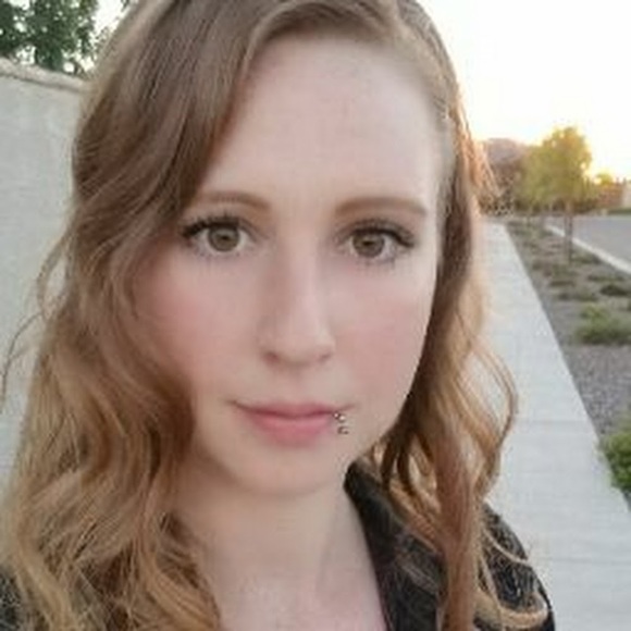 Profile Picture of Catrin Bigness (@catinca05) on Poshmark