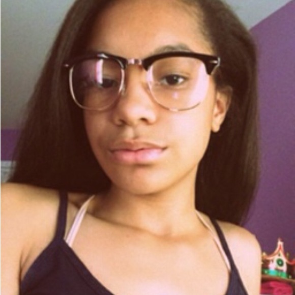 Profile Picture of Taylor Gwyn (@ohthasstaye) on Poshmark