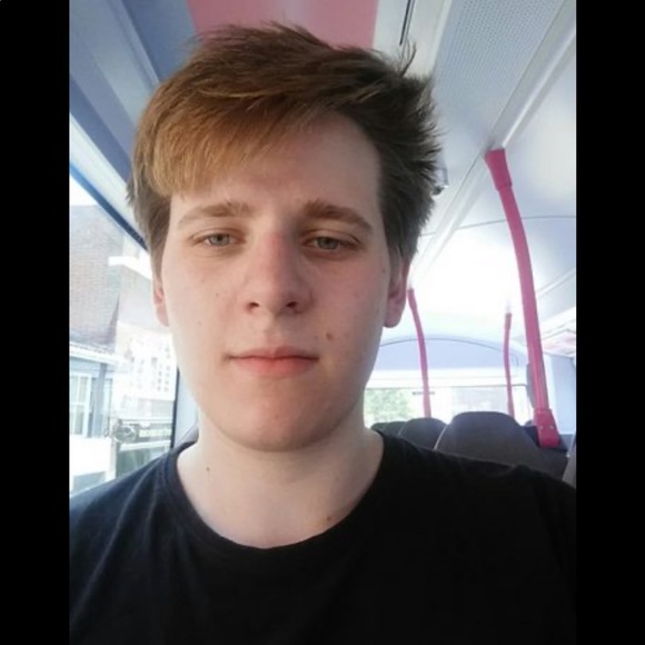 Profile Picture of Dennis Howell (@david123894) on Poshmark