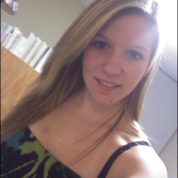 Profile Picture of Corey Bernor (@coreyyanne) on Poshmark