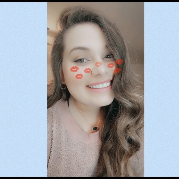 Profile Picture of Cheyenna Owens (@cheyenna_owens) on Poshmark