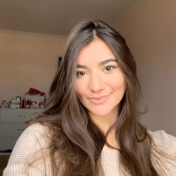 Profile Picture of Ava Braccia (@avabraccia9) on Poshmark