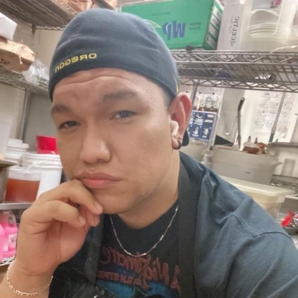 Profile Picture of Gustavo Mazon (@gustavomazon) on Poshmark