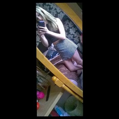 Profile Picture of Charlie Louise Beech (@@beech_louise) on Twitter