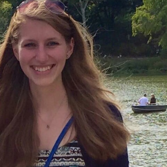 Profile Picture of Amanda Tiberio (@atiberio429) on Poshmark