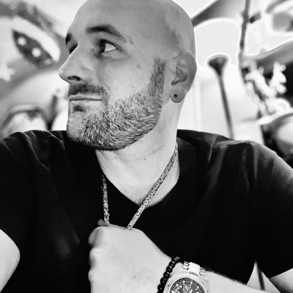 Profile Picture of Blake Wallace (@blakewallace85) on Poshmark