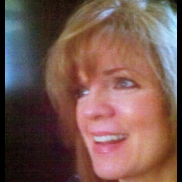 Profile Picture of Lisa Ritter (@lisaritter) on Poshmark