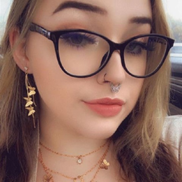 Profile Picture of Maddy Backerman (@maddy_backerman) on Poshmark