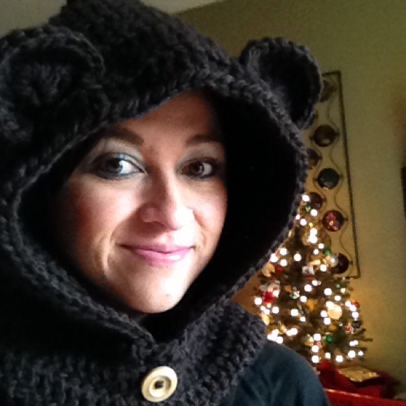 Profile Picture of Yolanda Salgado (@yogirl10) on Poshmark