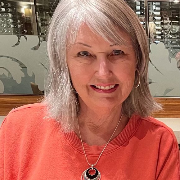 Profile Picture of Bonnie Langenfeld (@b_langenfeld) on Poshmark