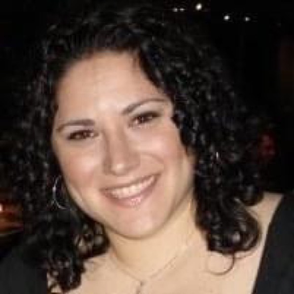 Profile Picture of Lana Lauriano (@lanajoy1228) on Poshmark