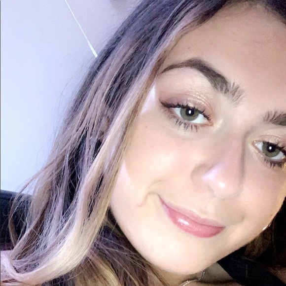 Profile Picture of Emily Pacicca (@emily_pacicca) on Poshmark