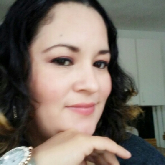 Profile Picture of Isabel Cano (@canoreyna) on Poshmark