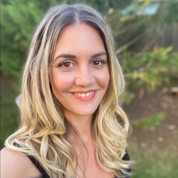 Profile Picture of Christi Kovach (@christijune83) on Poshmark