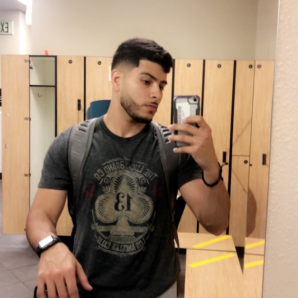 Profile Picture of Karim A (@rzorkarim) on Poshmark