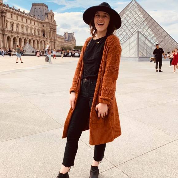 Profile Picture of Alex Swanson (@aeswanso) on Poshmark
