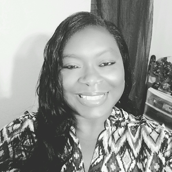 Profile Picture of Kim Hulett (@kim2h) on Poshmark