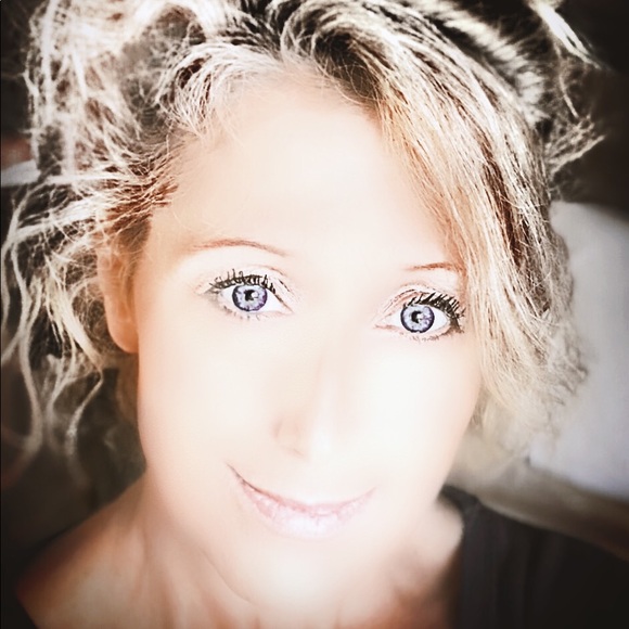 Profile Picture of Paula Mayer (@plpjac) on Poshmark