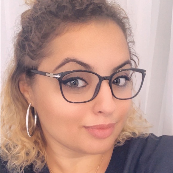 Profile Picture of Deanna Schneckenburger (@ddefabio87) on Poshmark